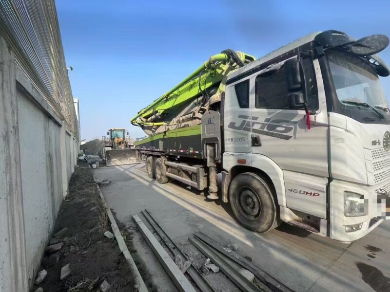 2021 Zoomlion ZLJ5440THB 47X-6RZ Concrete Pump Truck